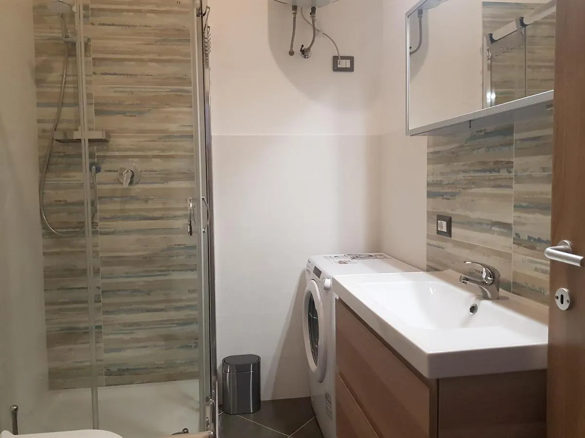 Karina, To The Beach With Terrace And Private Parking Savona Italia