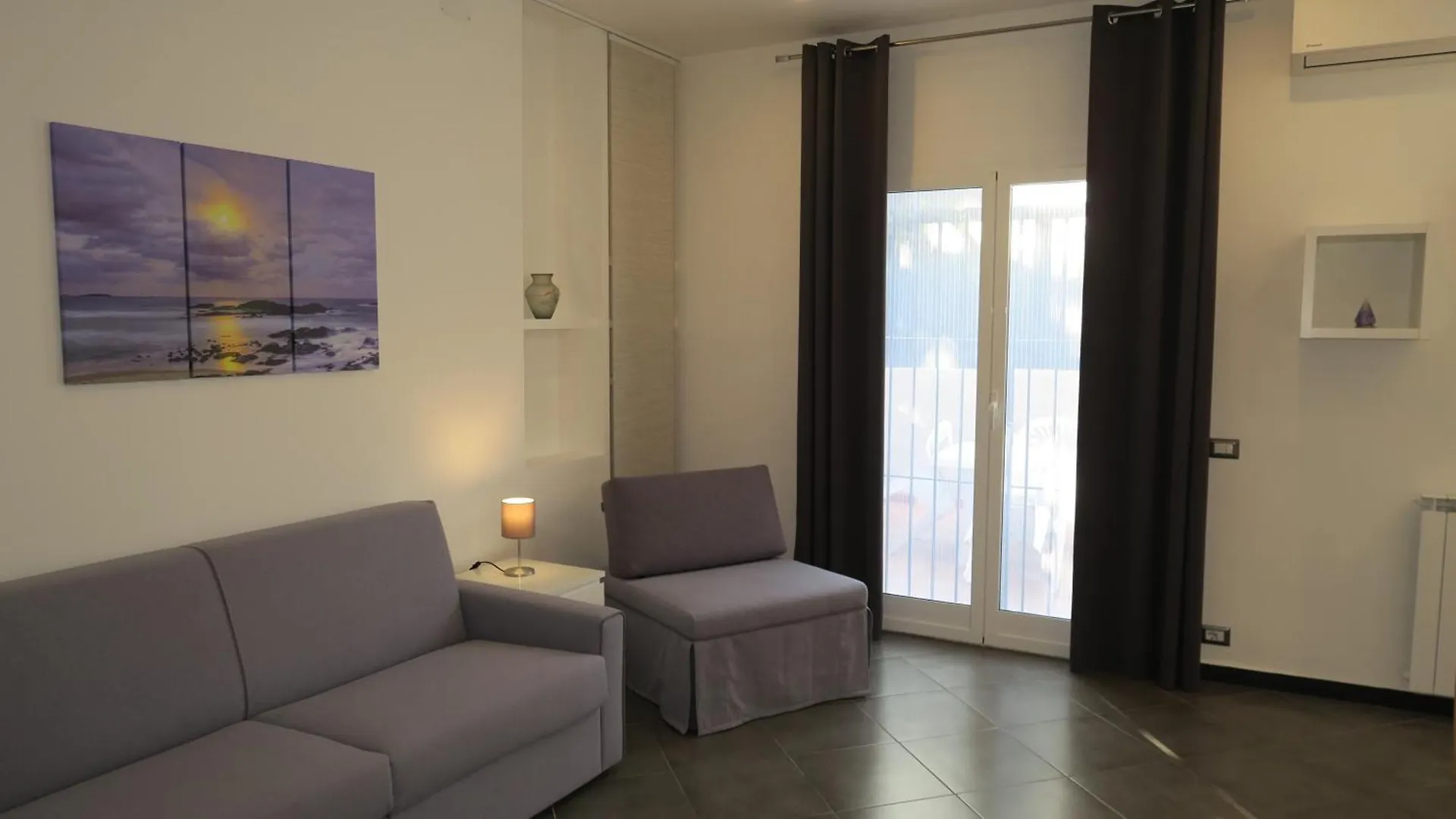Appartamento Karina, To The Beach With Terrace And Private Parking Savona